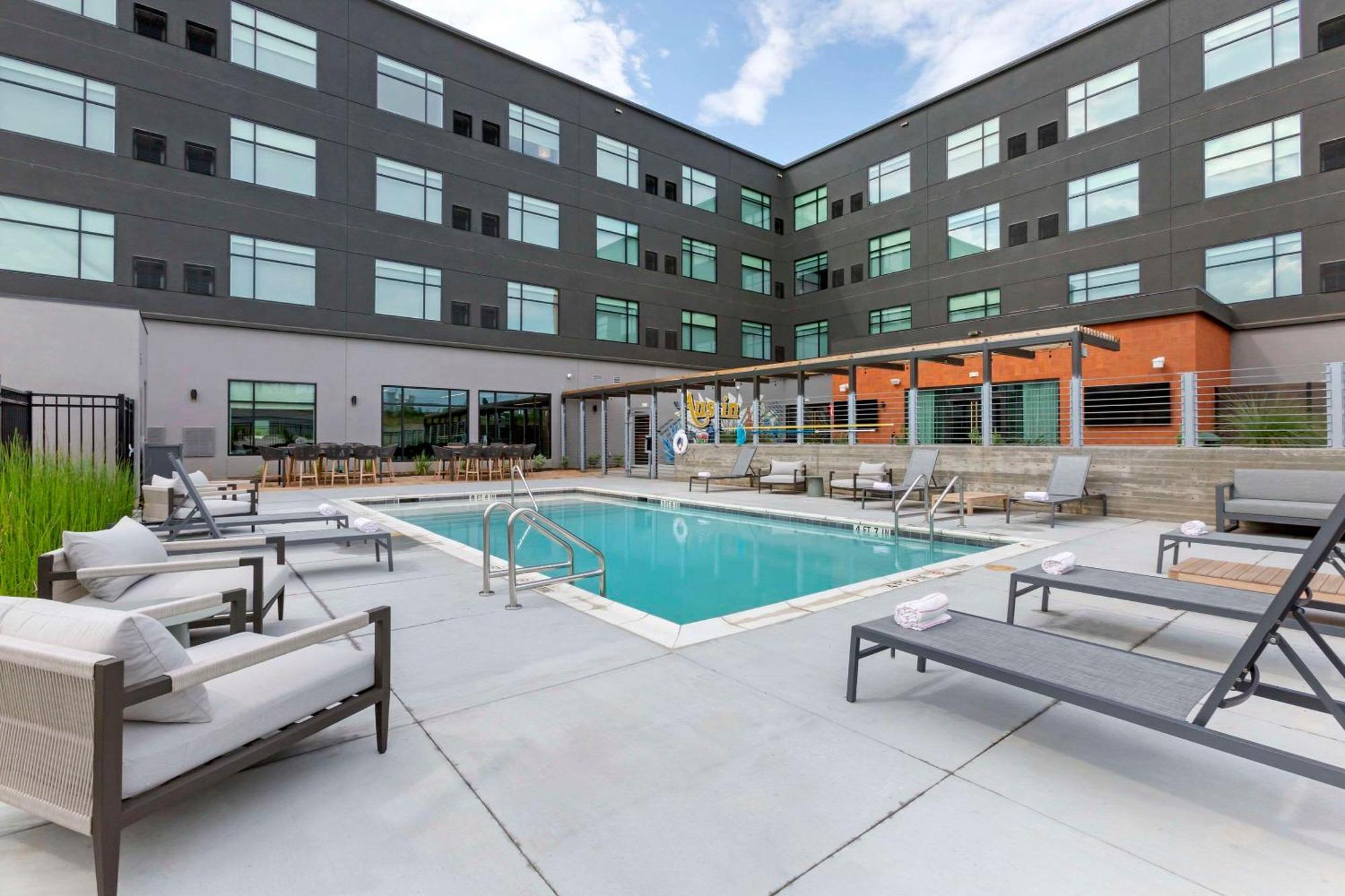 Cambria Hotel Austin Airport Exterior photo